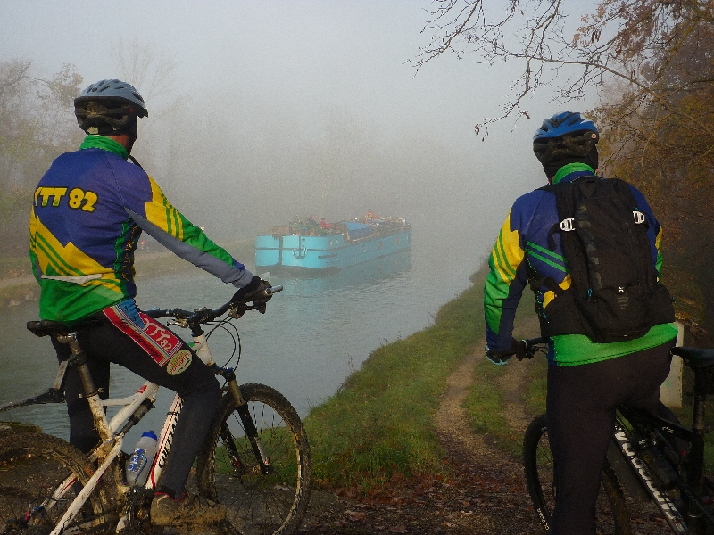 La péniche bleue de Leforestier...