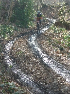 Cliquez pour agrandir la photo : Dernière descente au 75ème km et 2000m de dénivelé.