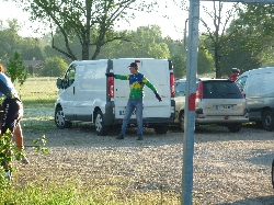 Cliquez pour agrandir la photo : Christian au parking: une main de fer dans un gant de velours!