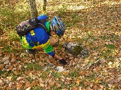 Cliquez pour agrandir la photo : Reste de latrines d'après Hervé!